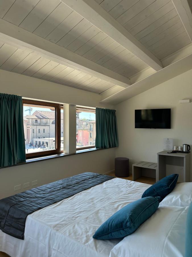 C House Rooms Lake Peschiera del Garda Exterior photo
