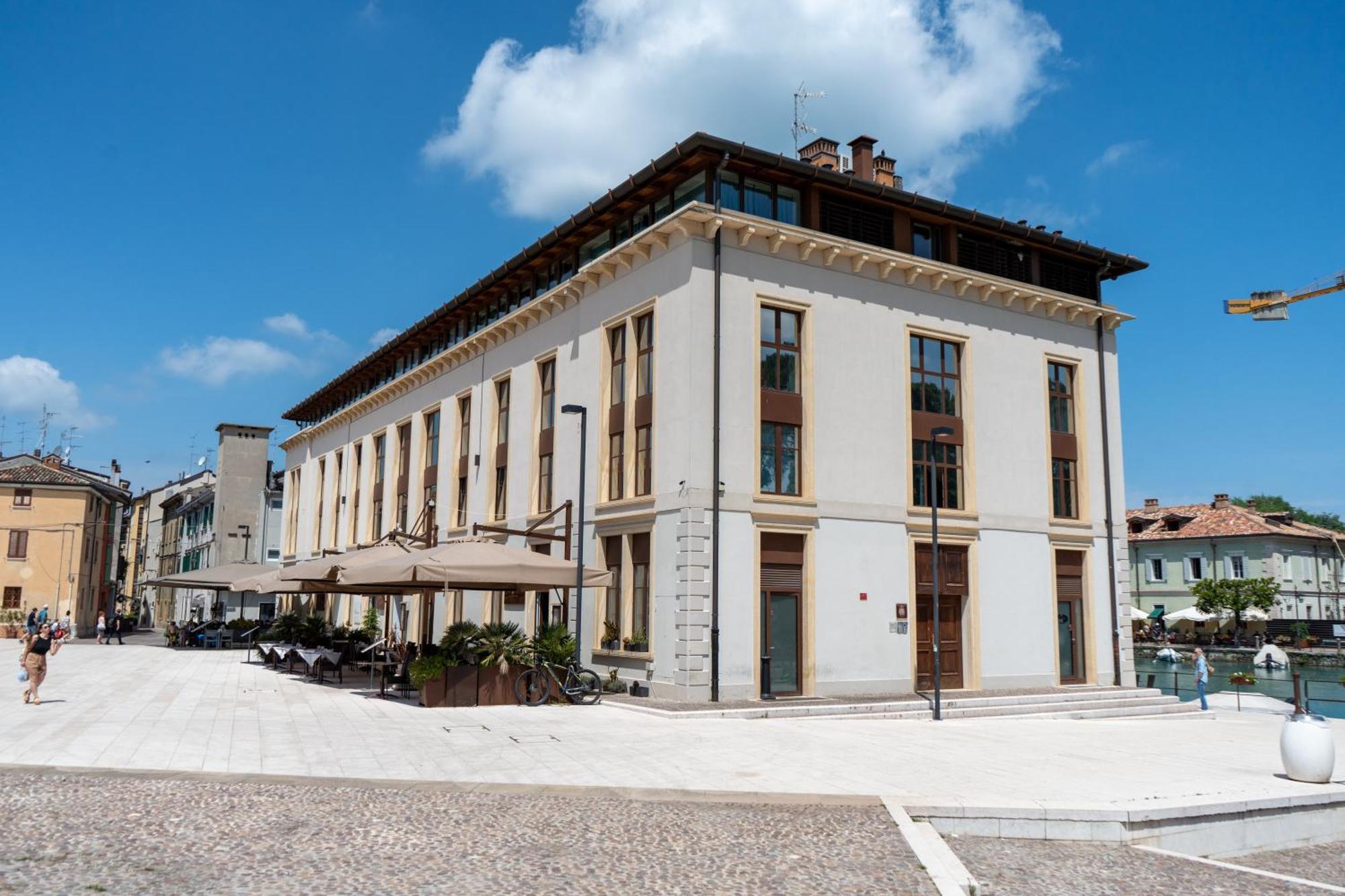 C House Rooms Lake Peschiera del Garda Exterior photo