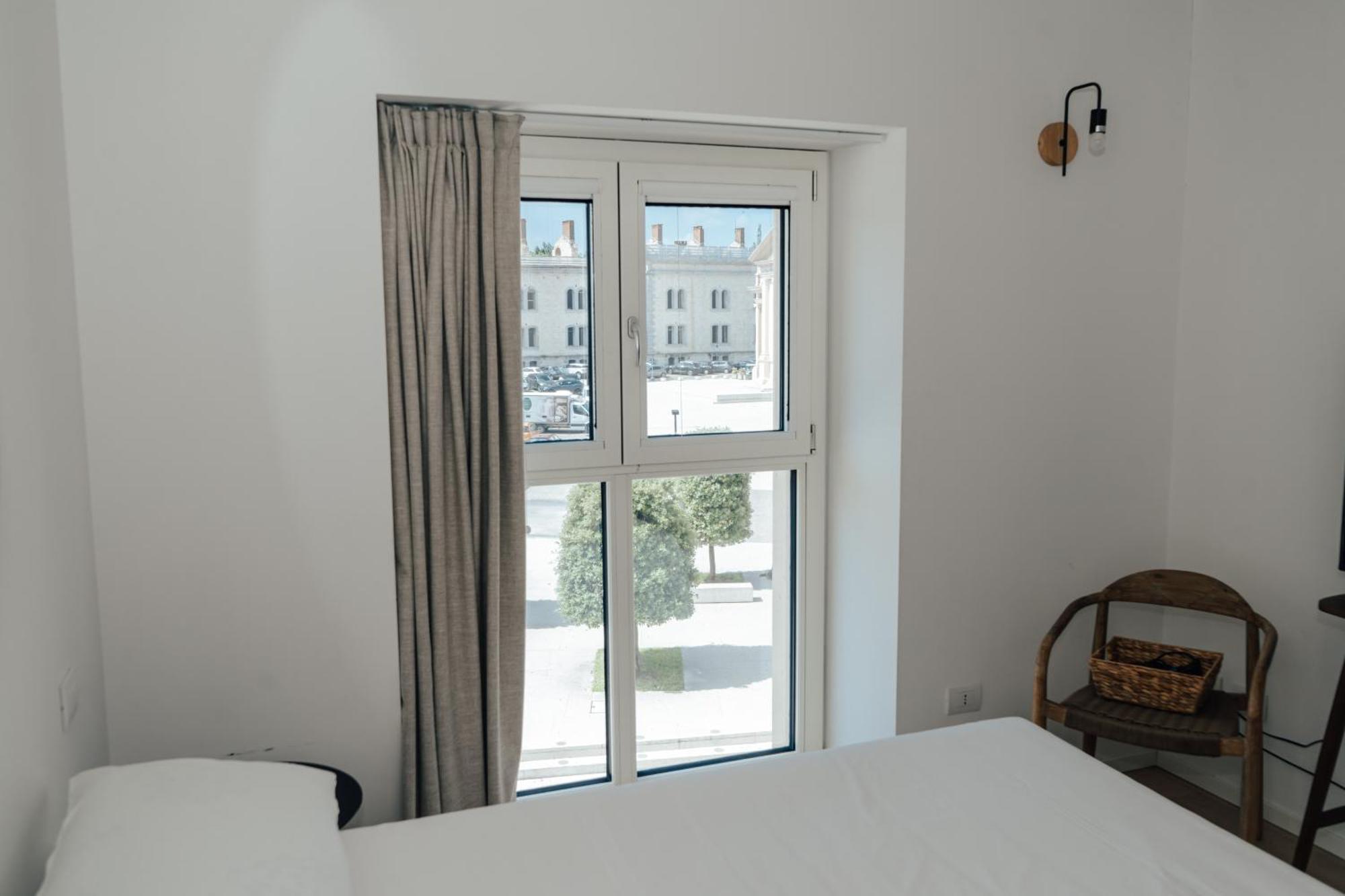 C House Rooms Lake Peschiera del Garda Exterior photo