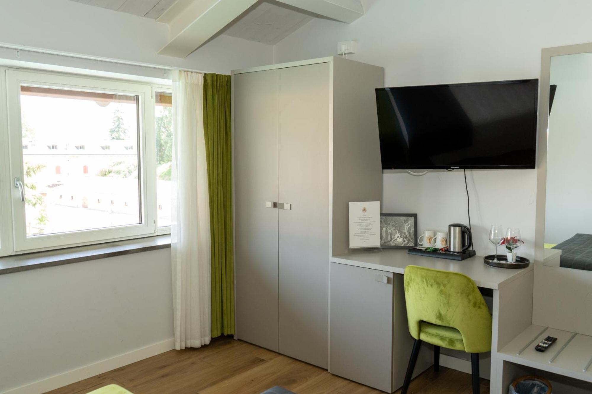 C House Rooms Lake Peschiera del Garda Exterior photo