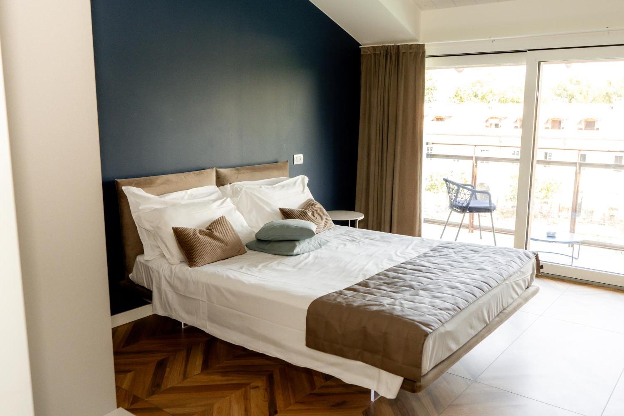 C House Rooms Lake Peschiera del Garda Exterior photo